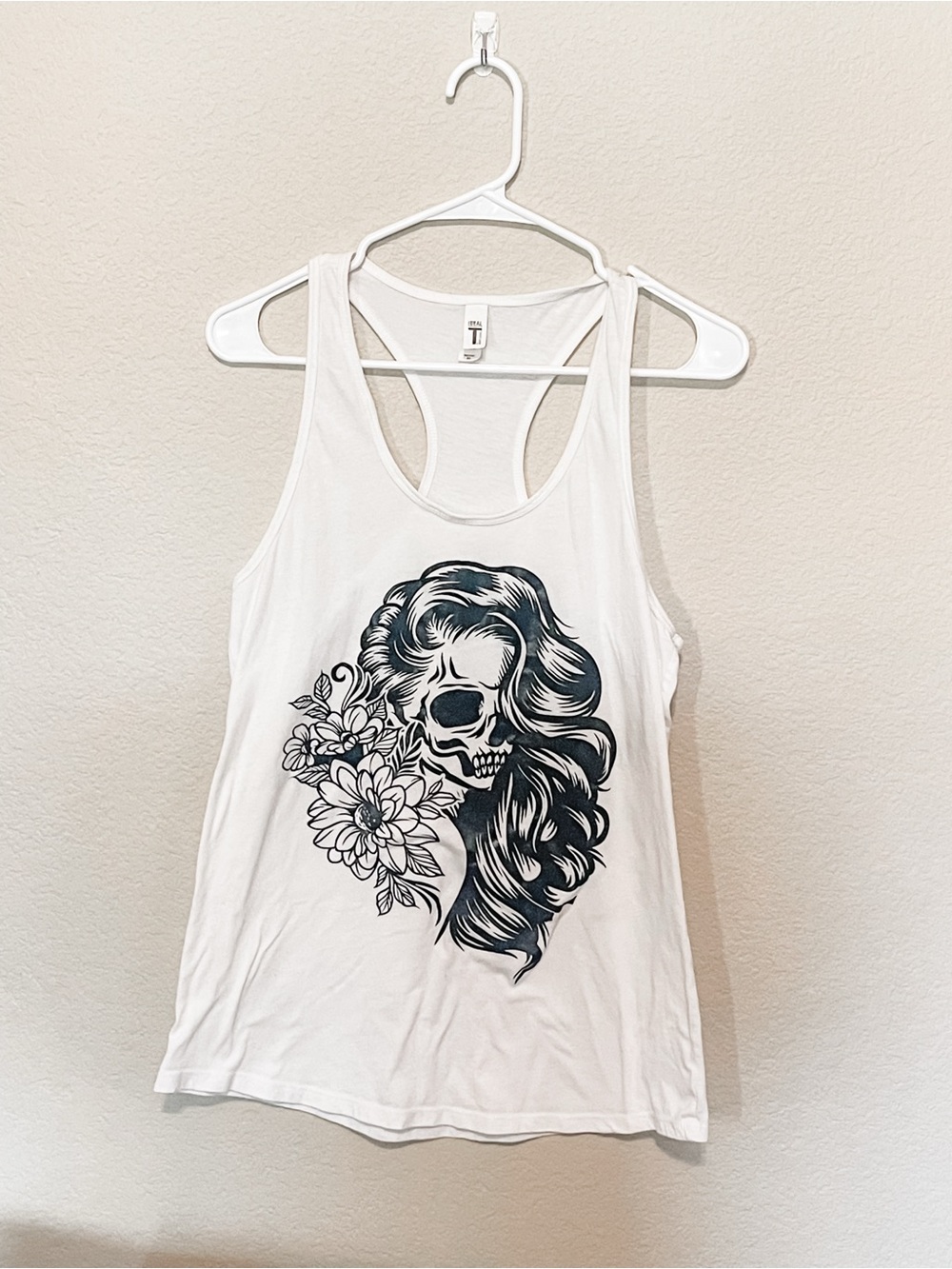 White Women's Graphic Racerback Tank Top with Skull & Floral Print